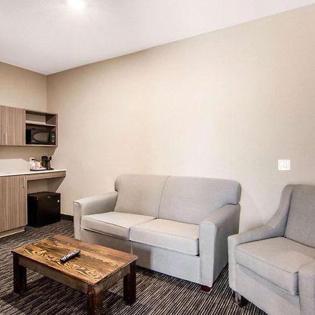 Comfort Inn & Suites North Battleford Esterno foto