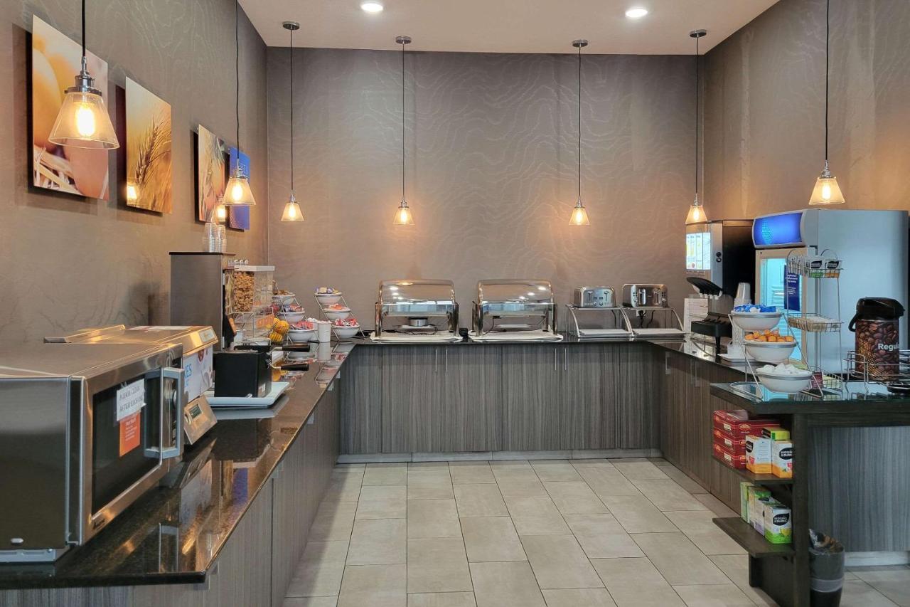 Comfort Inn & Suites North Battleford Esterno foto